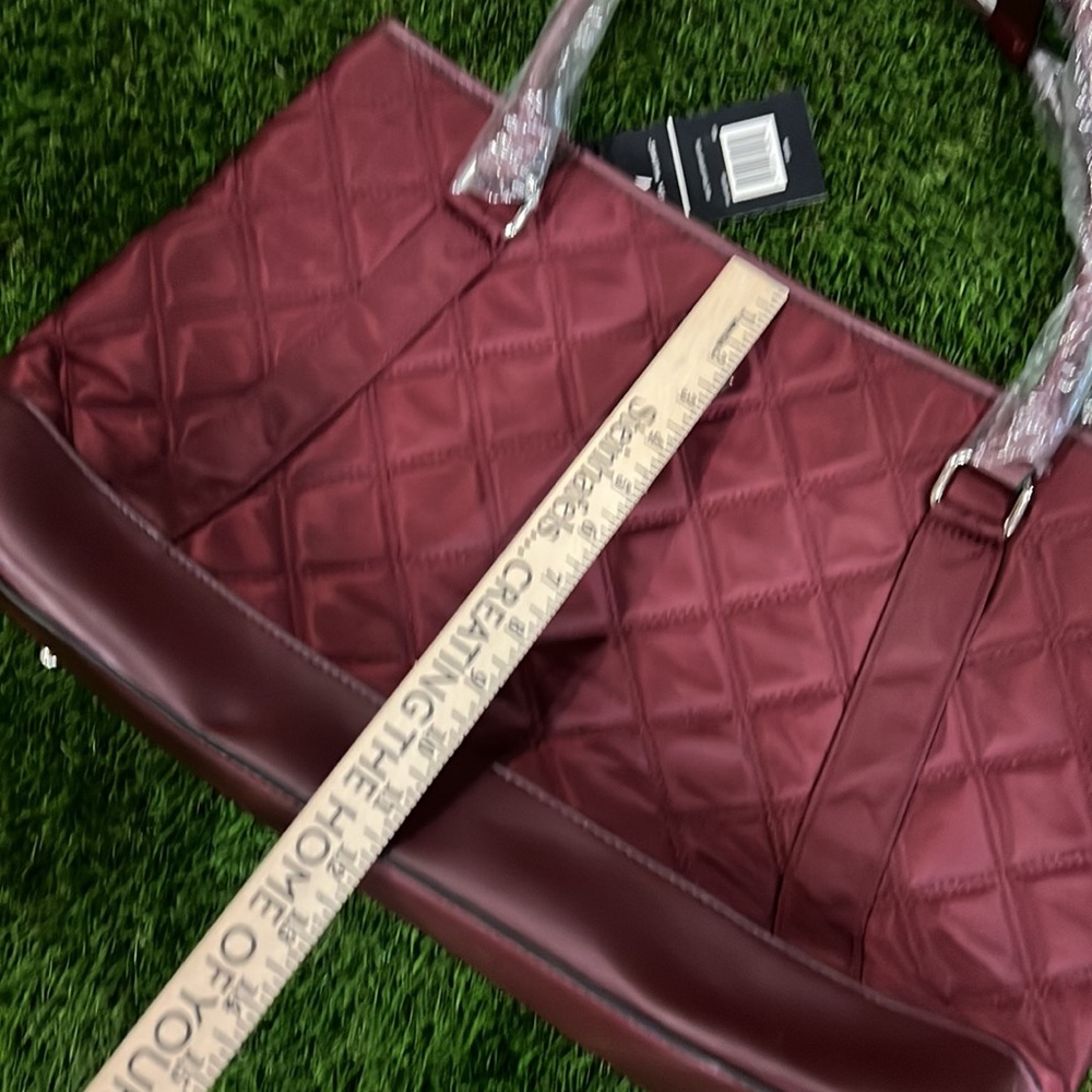 Vanessa Williams Quilted Laptop Tote - Picture 11 of 11